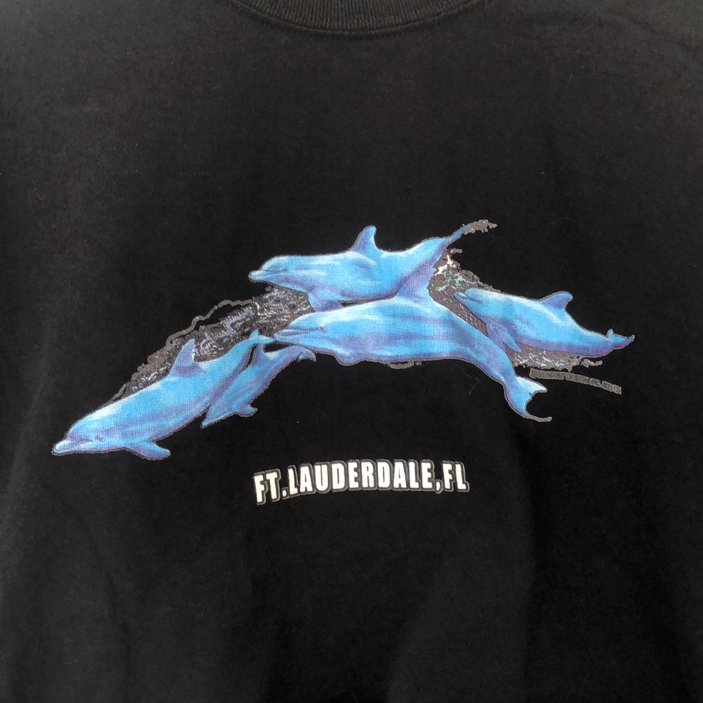 Dolphin crop - Picture 3 of 3